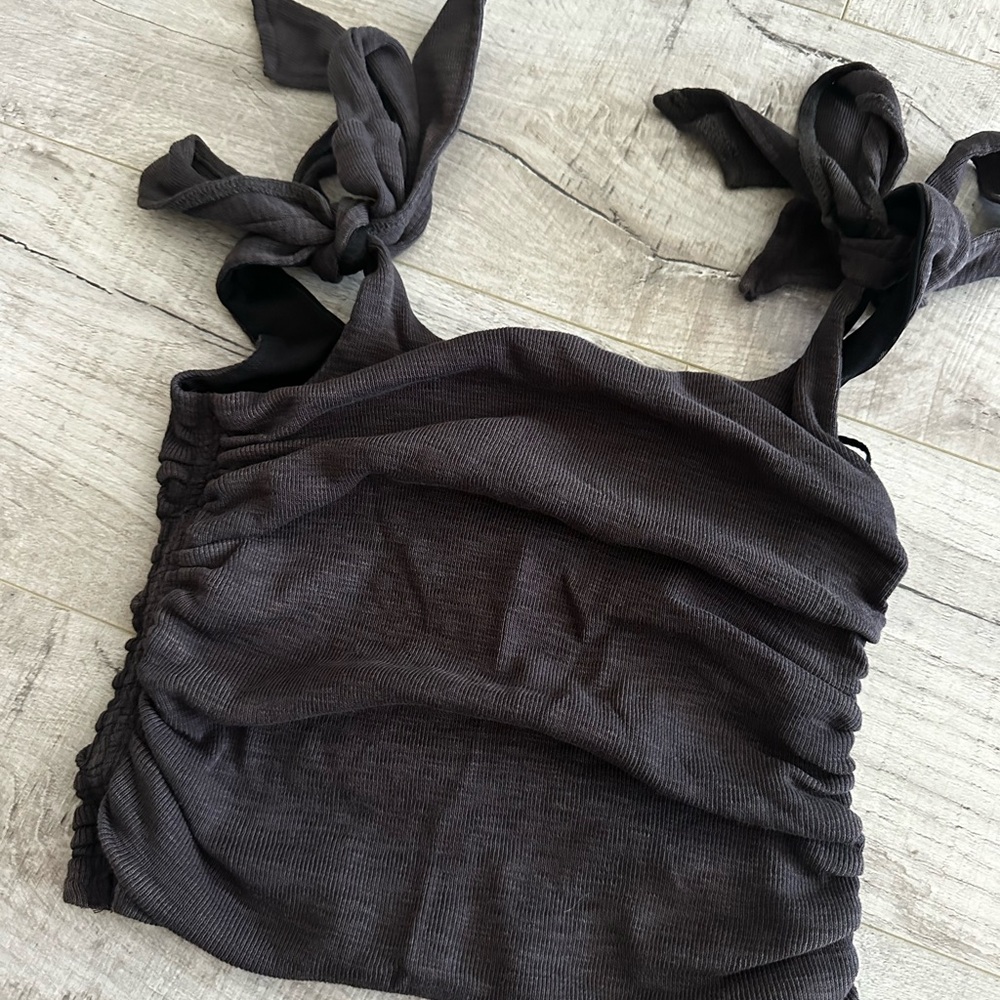 black tank top w tie